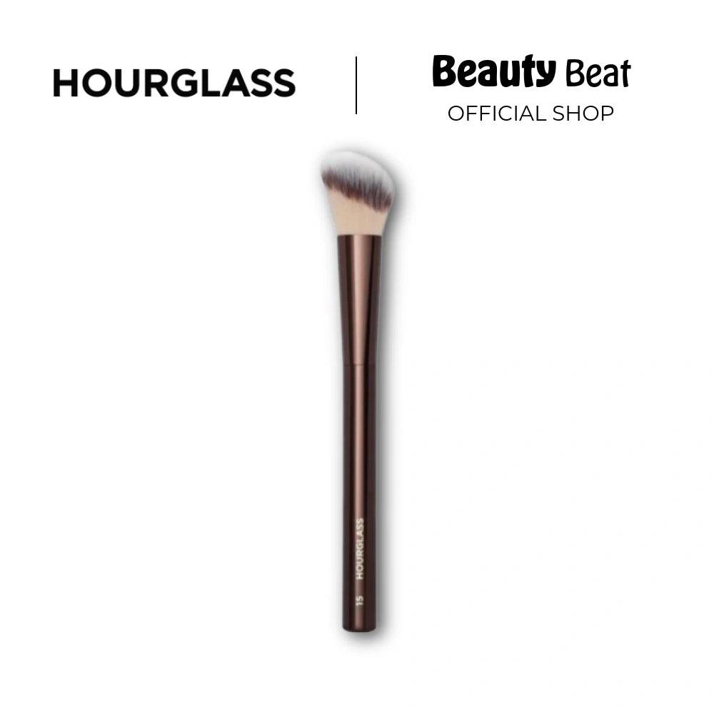 Hourglass No. 15 Blush Brush – Precision brush for liquid and cream blush
