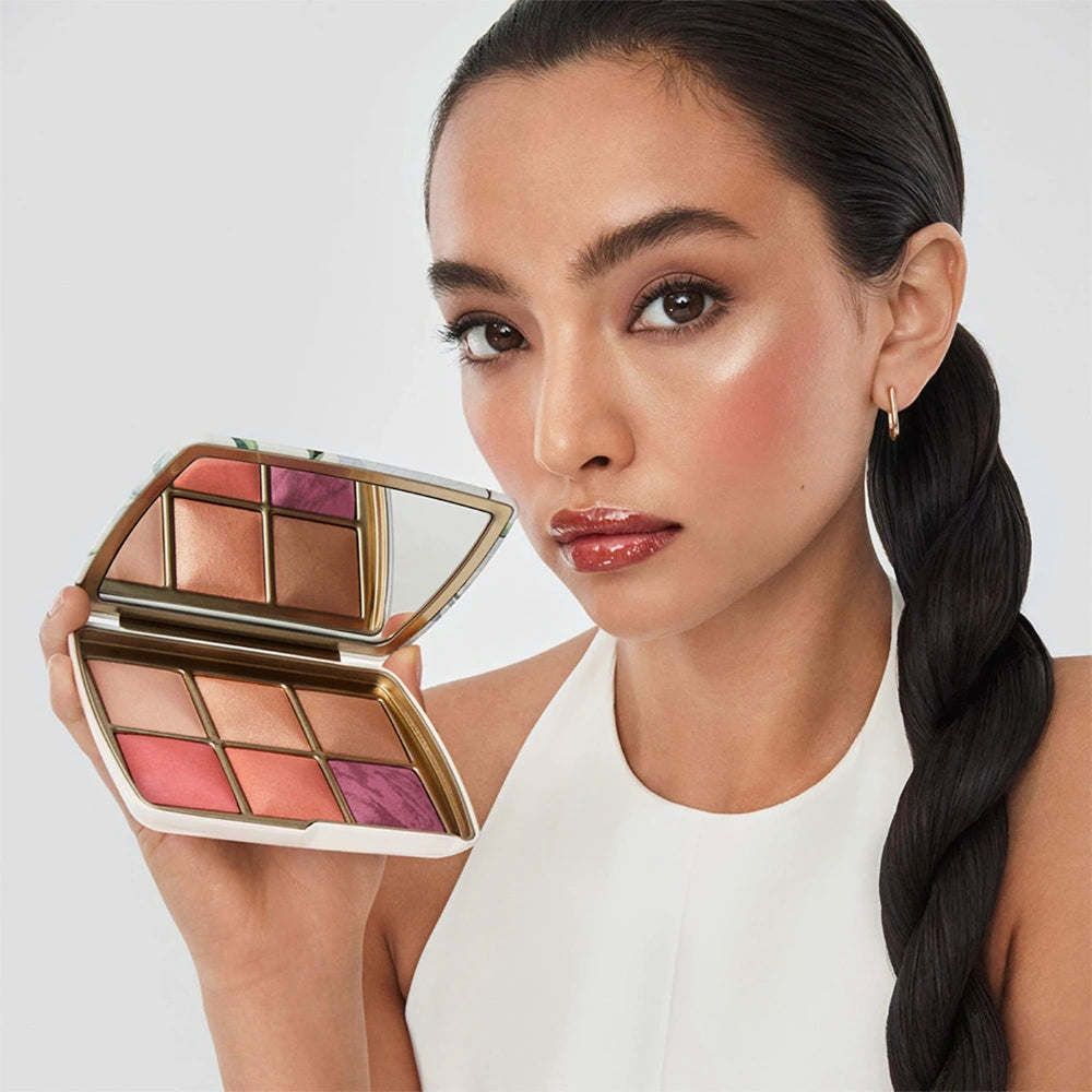 Hourglass Ambient Lighting Edit Holiday 2025 Palette  – Full-face glow palette