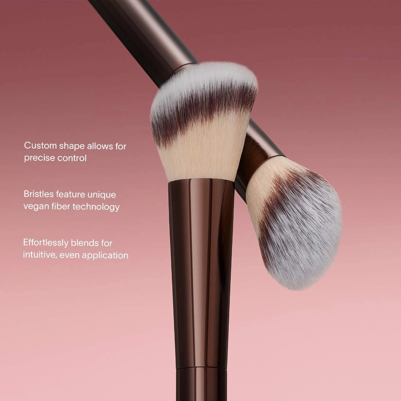 Hourglass No. 15 Blush Brush – Precision brush for liquid and cream blush