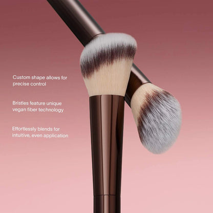 Hourglass No. 15 Blush Brush – Precision brush for liquid and cream blush