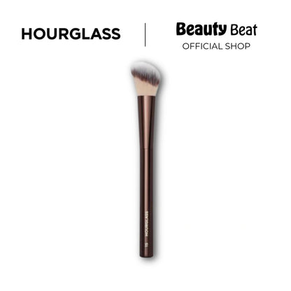 Hourglass No. 15 Blush Brush – Precision brush for liquid and cream blush