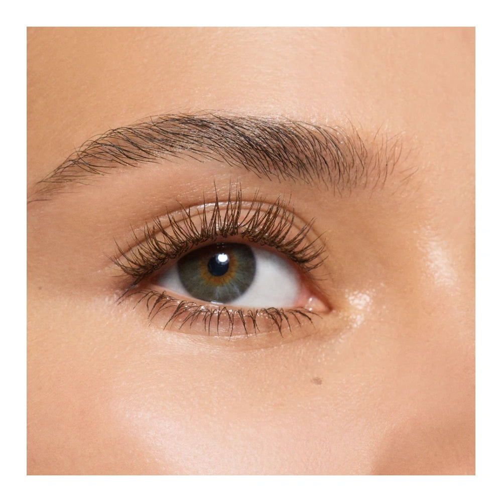 Victoria Beckham Future Lash Mascara in Black - Smudge-Proof Mascara for Lengthened, Defined Lashes with Shea Butter and Niacinamide