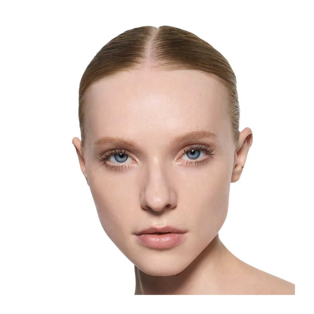 Victoria Beckham Future Lash Mascara in Black - Smudge-Proof Mascara for Lengthened, Defined Lashes with Shea Butter and Niacinamide