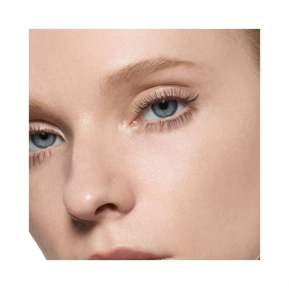 Victoria Beckham Future Lash Mascara in Black - Smudge-Proof Mascara for Lengthened, Defined Lashes with Shea Butter and Niacinamide