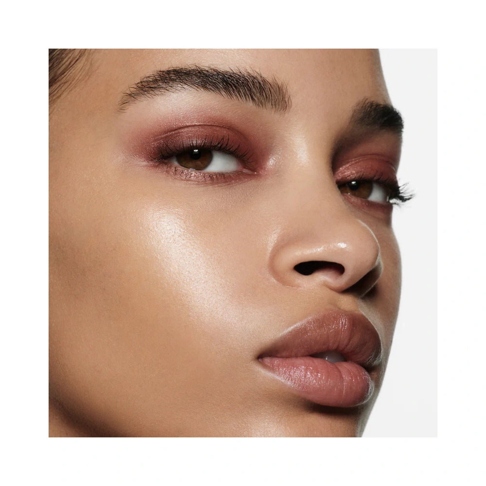 Victoria Beckham Eye Wardrobe Multi-Finish Eyeshadow Palette - Luxurious Matte, Shimmer & Metallic Shades for Stunning Eye Looks