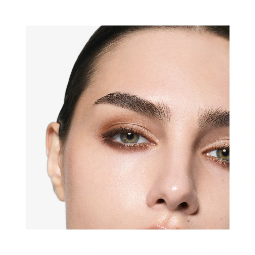 Victoria Beckham Eye Wardrobe Multi-Finish Eyeshadow Palette - Luxurious Matte, Shimmer & Metallic Shades for Stunning Eye Looks