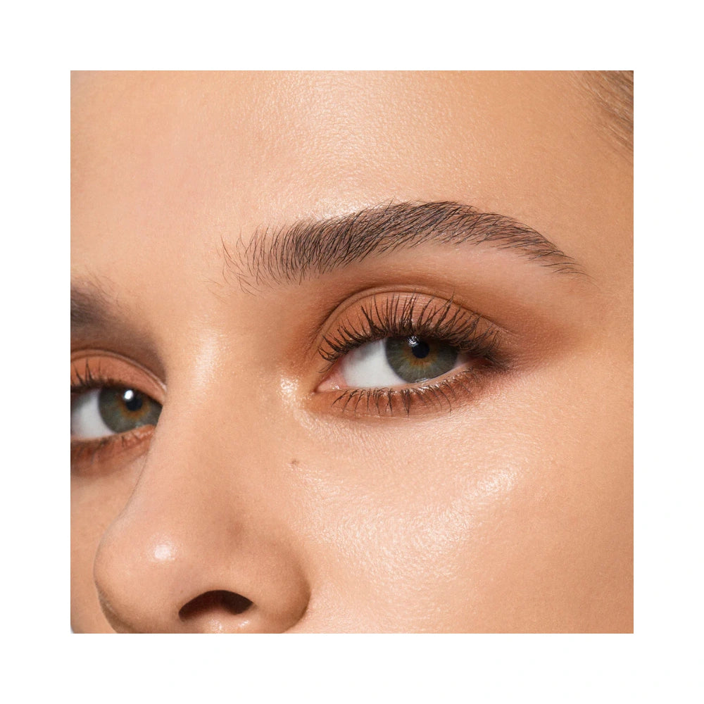 Victoria Beckham Eye Wardrobe Multi-Finish Eyeshadow Palette - Luxurious Matte, Shimmer & Metallic Shades for Stunning Eye Looks