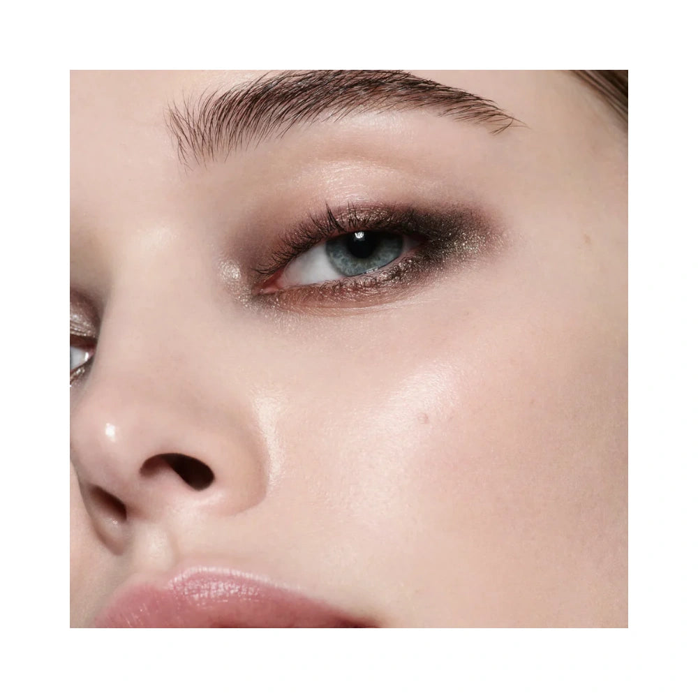 Victoria Beckham Eye Wardrobe Multi-Finish Eyeshadow Palette - Luxurious Matte, Shimmer & Metallic Shades for Stunning Eye Looks